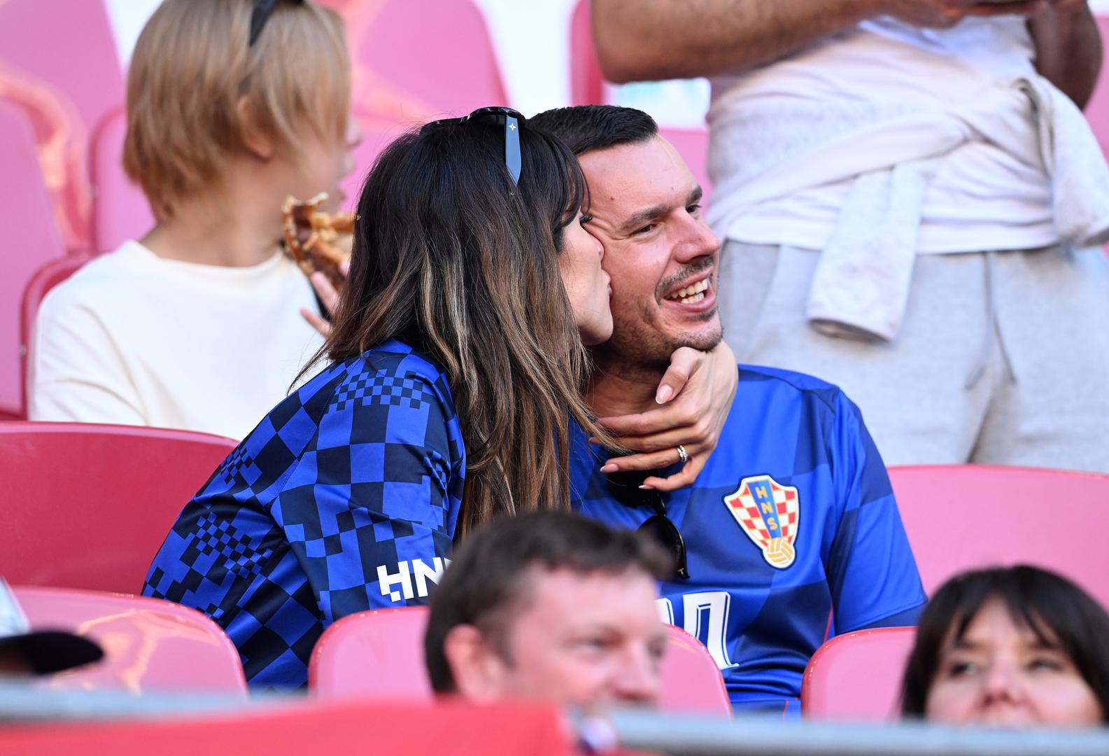 Važnu utakmicu koju igramo s reprezentacijom Italije došla je gledati i odvjetnica Jovana Puhalo sa suprugom Markom Pezerom.