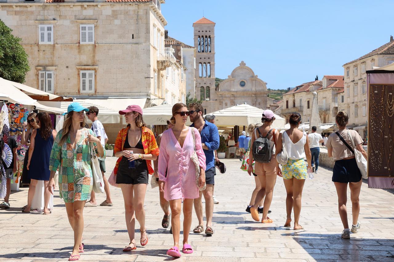 Hvar: Reportaža o turizmu