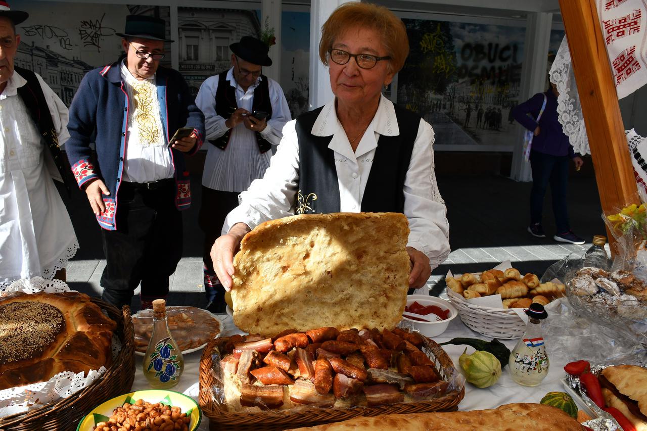 Slavonski Brod: Prvi "Pogača fest" na brodskom Korzu