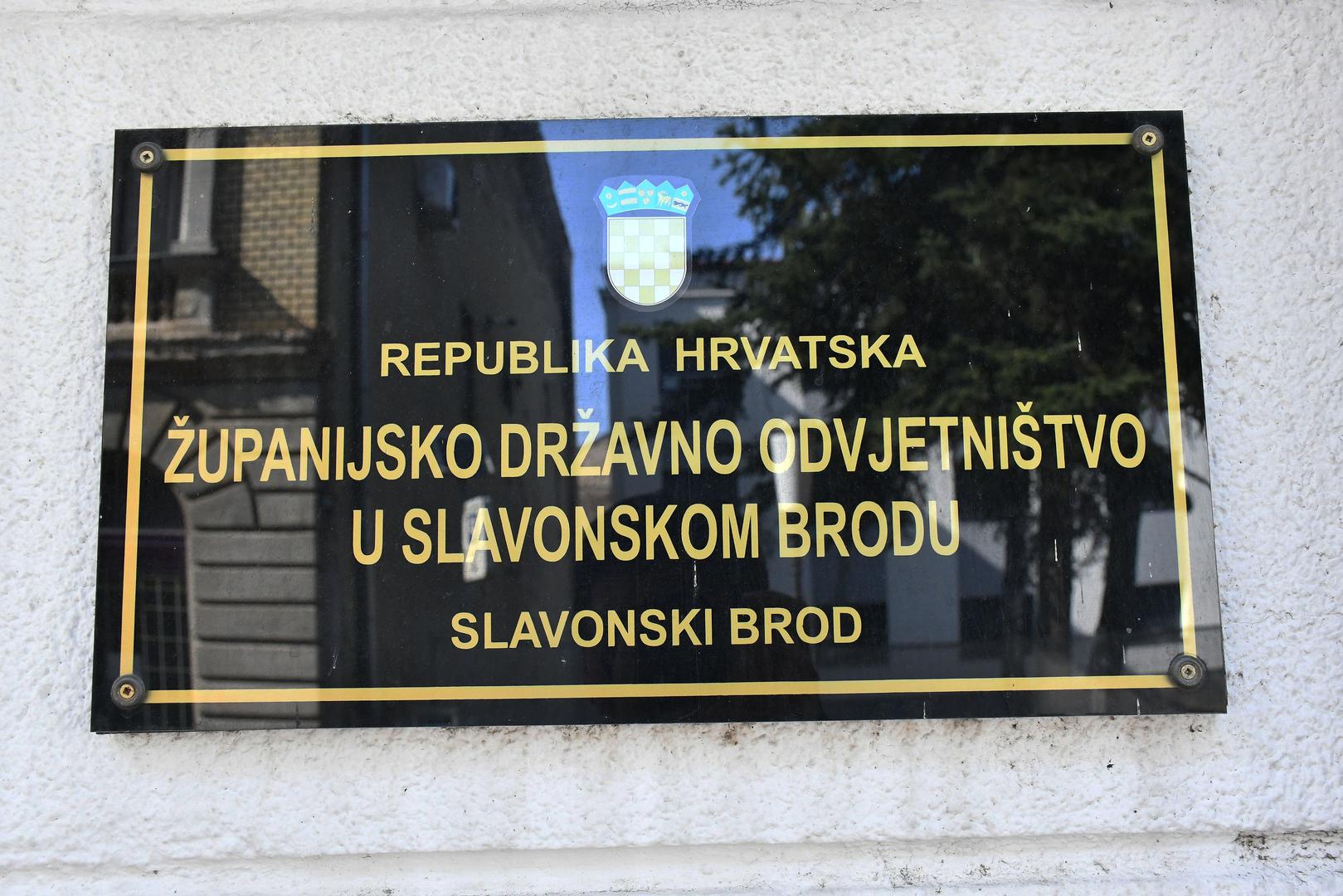 25.08.2024., Slavonski Brod - Privodjenje muskarca (50), koji je automobilom u alkoholiziranom stanju u mjestu Cage pokraj Okucana usmrtio djecaka (13) na biciklu i pobjegao s mjesta dogadjaja. Photo: Ivica Galovic/PIXSELL