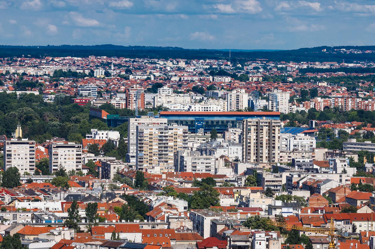 Zagreb: Pogled sa Zagrebačke katedrale na centar grada