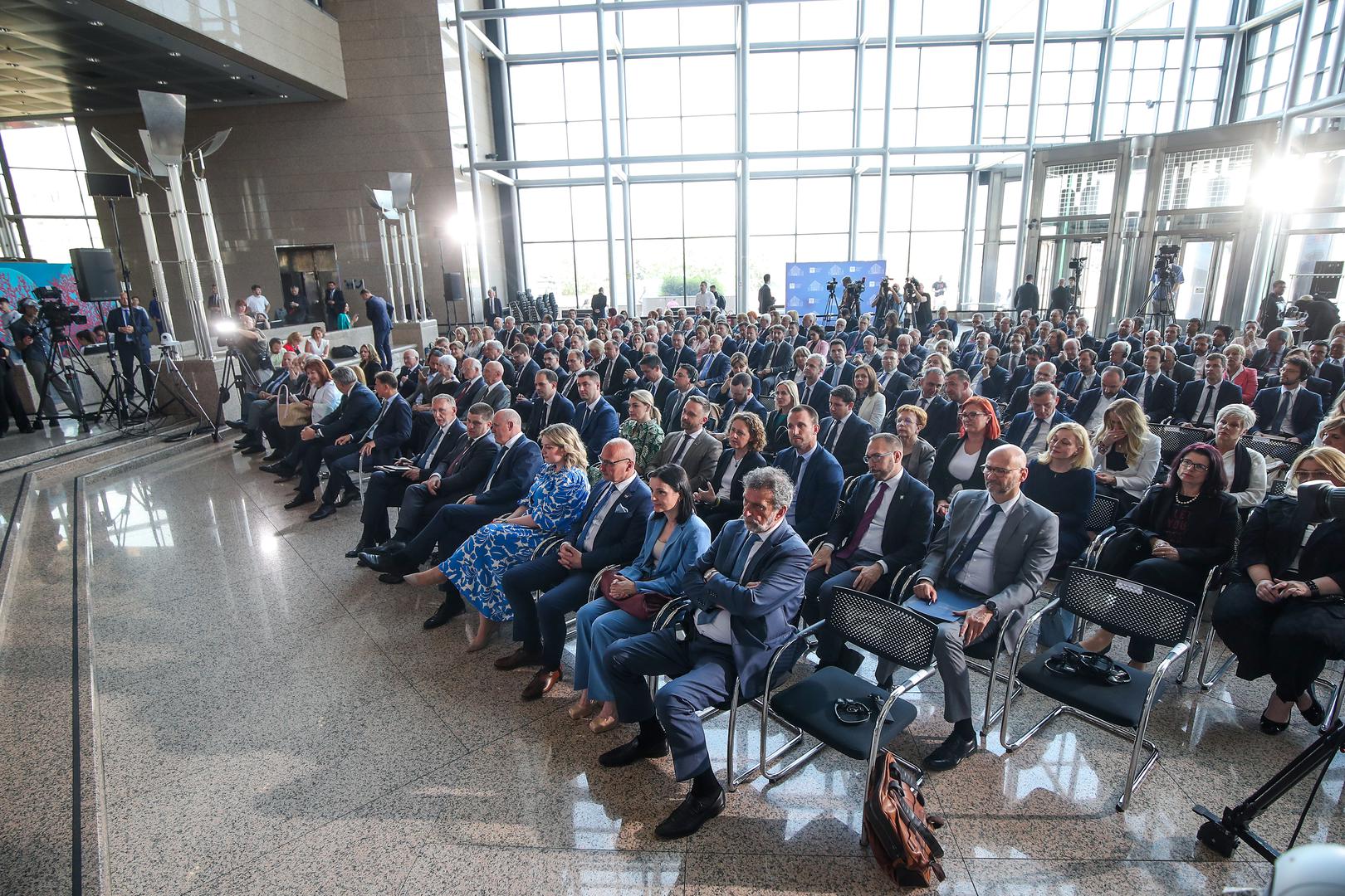 19.06.2023., Zagreb - U Nacionalnoj i sveucilisnoj knjiznici odrzana je zajednicka konferencija Vlade Republike Hrvatske i Ministarstva vanjskih i europskih poslova u prigodi 10 godina clanstva Republike Hrvatske u Europskoj uniji i posjeta predsjednice Europskog parlamenta Roberte Metsole. Photo: Slavko Midzor/PIXSELL