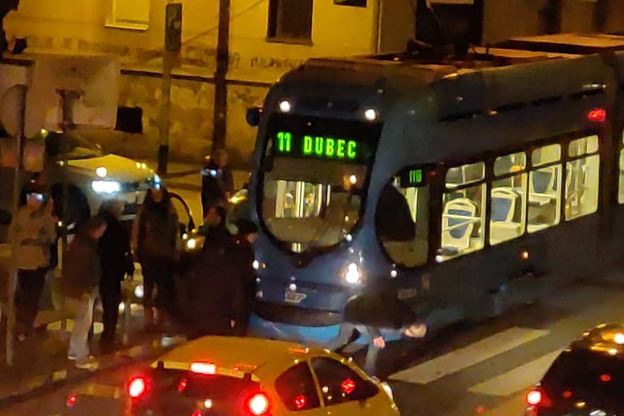 Zagreb: Sudar automobila i tramvaja na raskrižju Ilice i Grahorove ulice