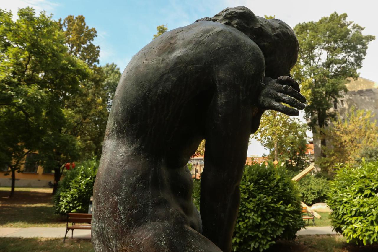 Hrvatske skulpture u dvorištu Akademije likovnih umjetnosti u Zagrebu