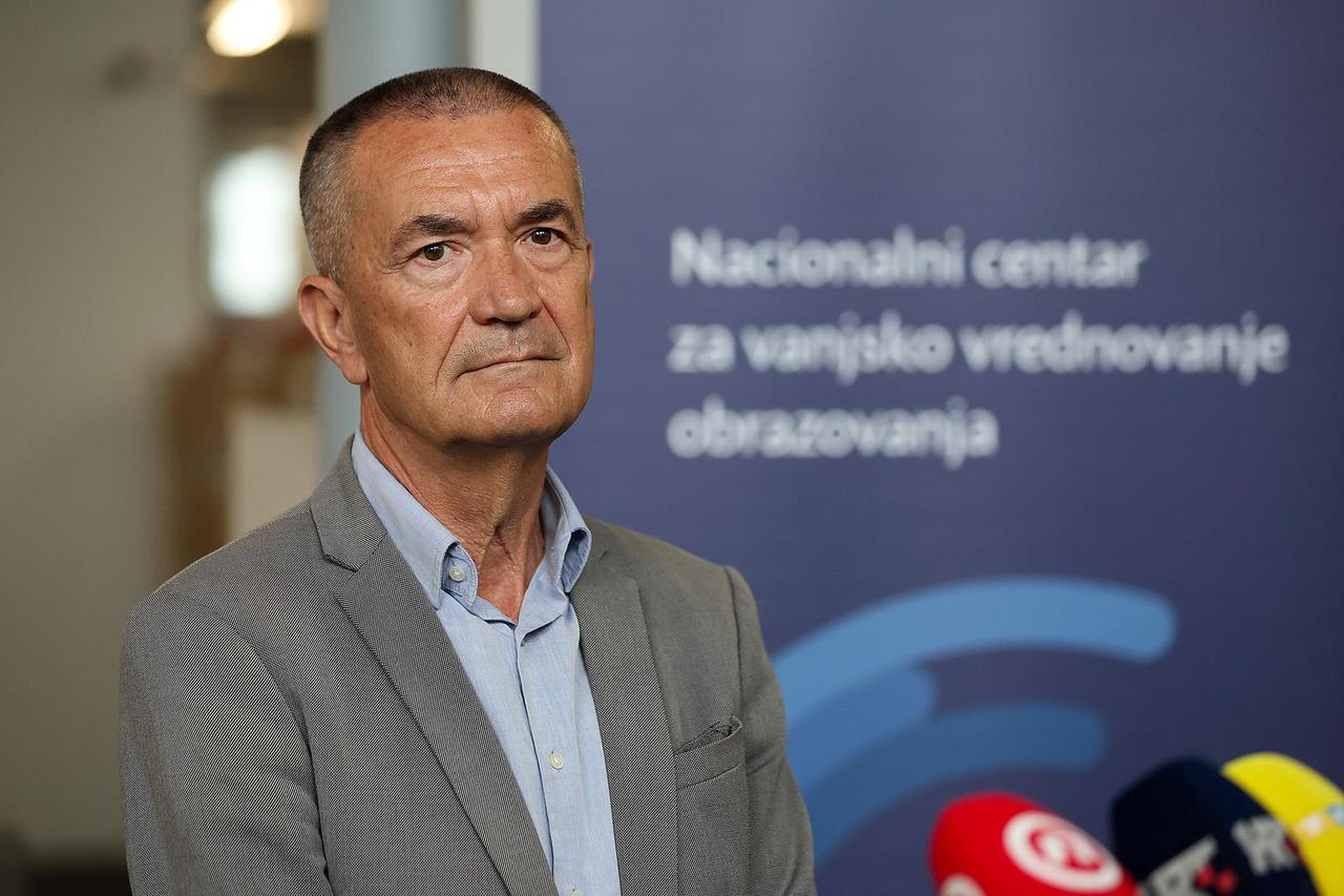 Zagreb: Ravnatelj NCVVO-a Vinko Filipović održao je konferenciju za medije u povodu početka pisanja ispita državne mature