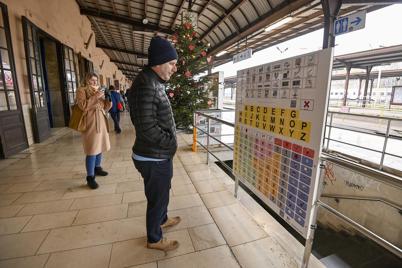 Zagreb: HŽ Infrastruktura predstavila je komunikacijske ploče na Glavnom kolodvoru