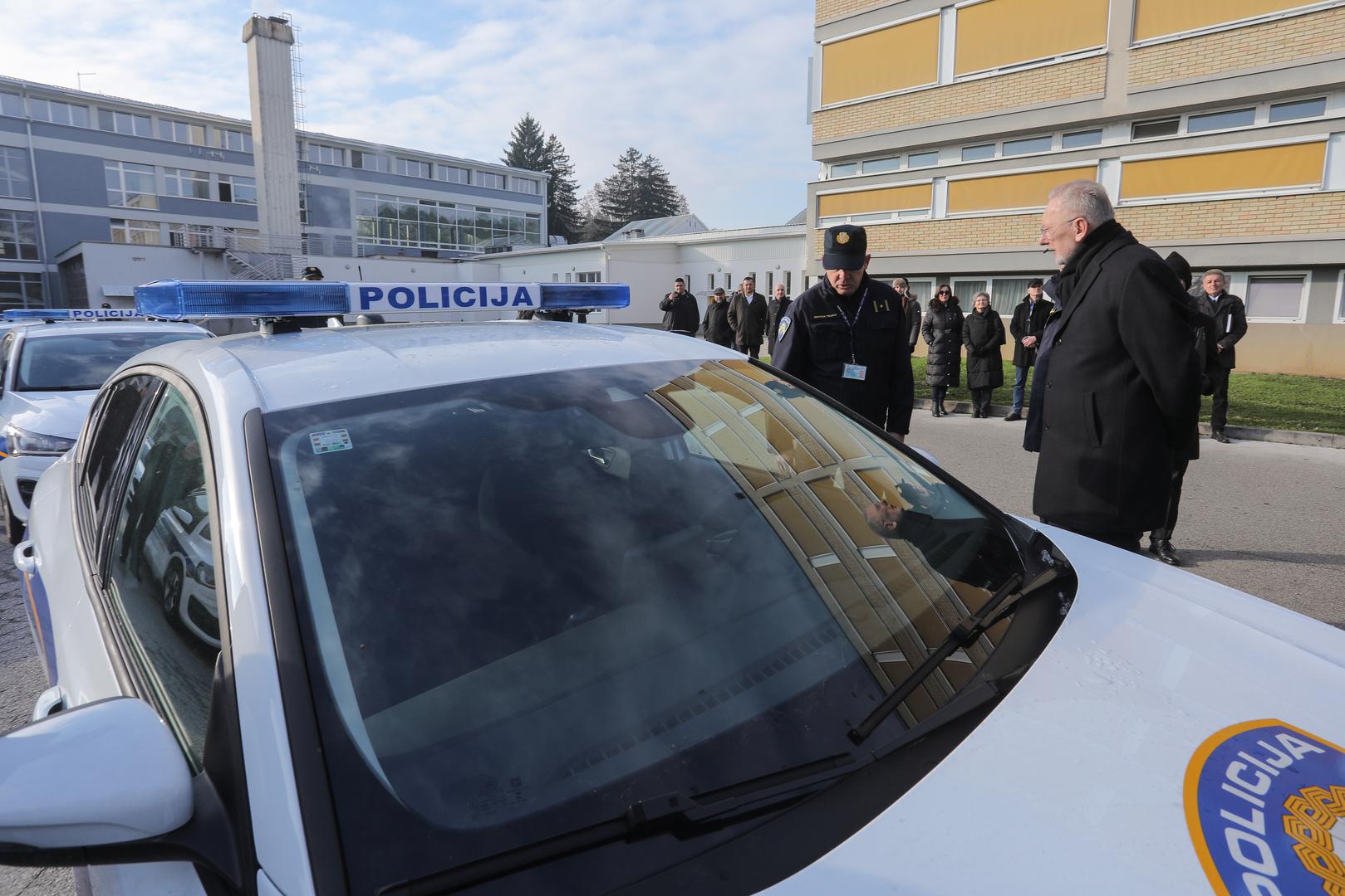 15.12.2022., Zagreb - Na Policijskoj akademiji potpredsjednik Vlade i ministar unutarnjih poslova RH dr. sc. Davor Bozinovic prisustvovao je primopredaji novih vozila s policijskim obiljezjima za policijske uprave. Radi se o primopredaji novog kontingenta od 175 vozila s policijskim obiljezjima marke Ford Focus Connected 1.5 EcoBlue od kojih je njih 50 bilo izlozeno na platou Policijske akademije. Photo: Tomislav Miletic/PIXSELL