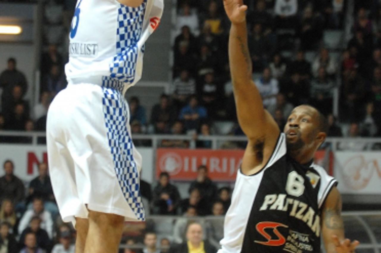 'Za SPORT 011109 Zadar - Partizan / Stipcevic u napadu Photo: Dino Stanin/PIXSELL'
