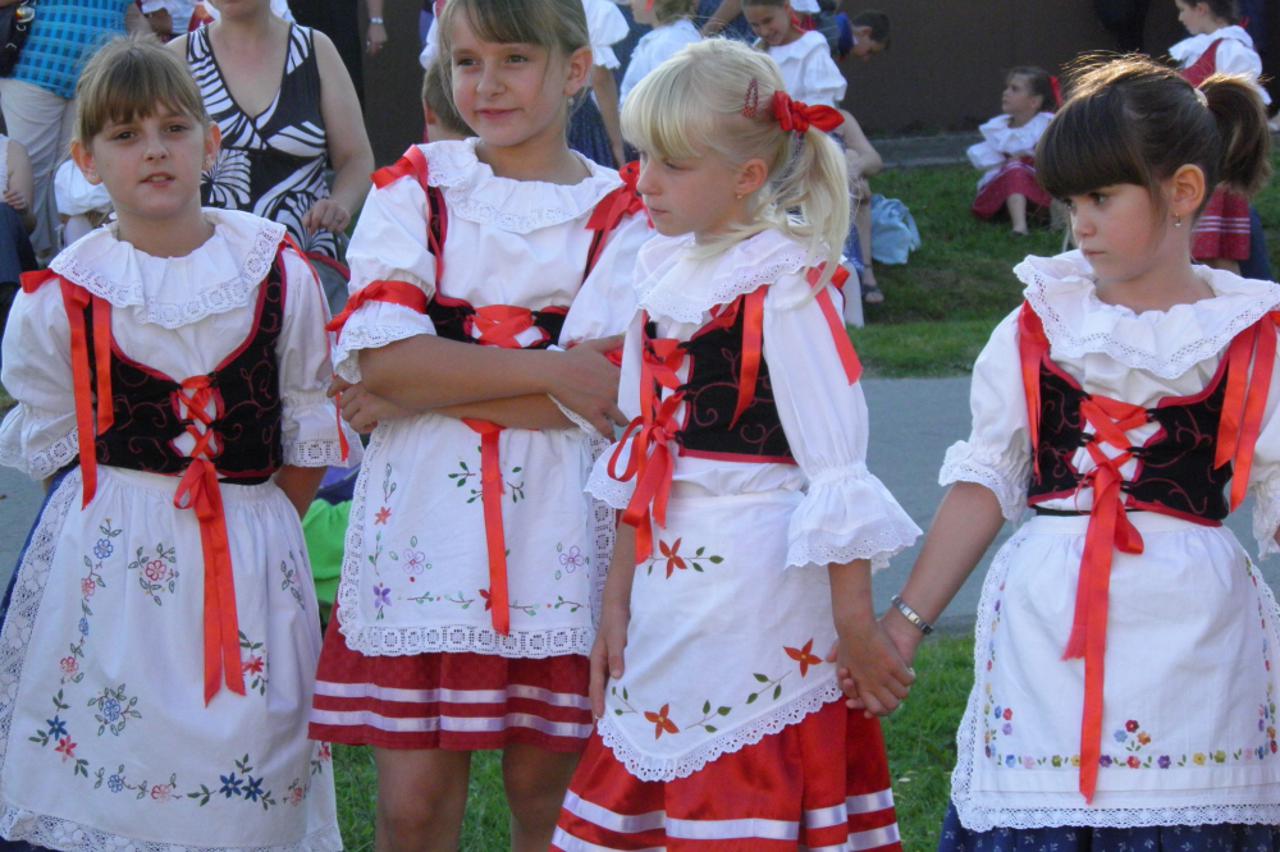 kaptol,djeca,folklor (1)