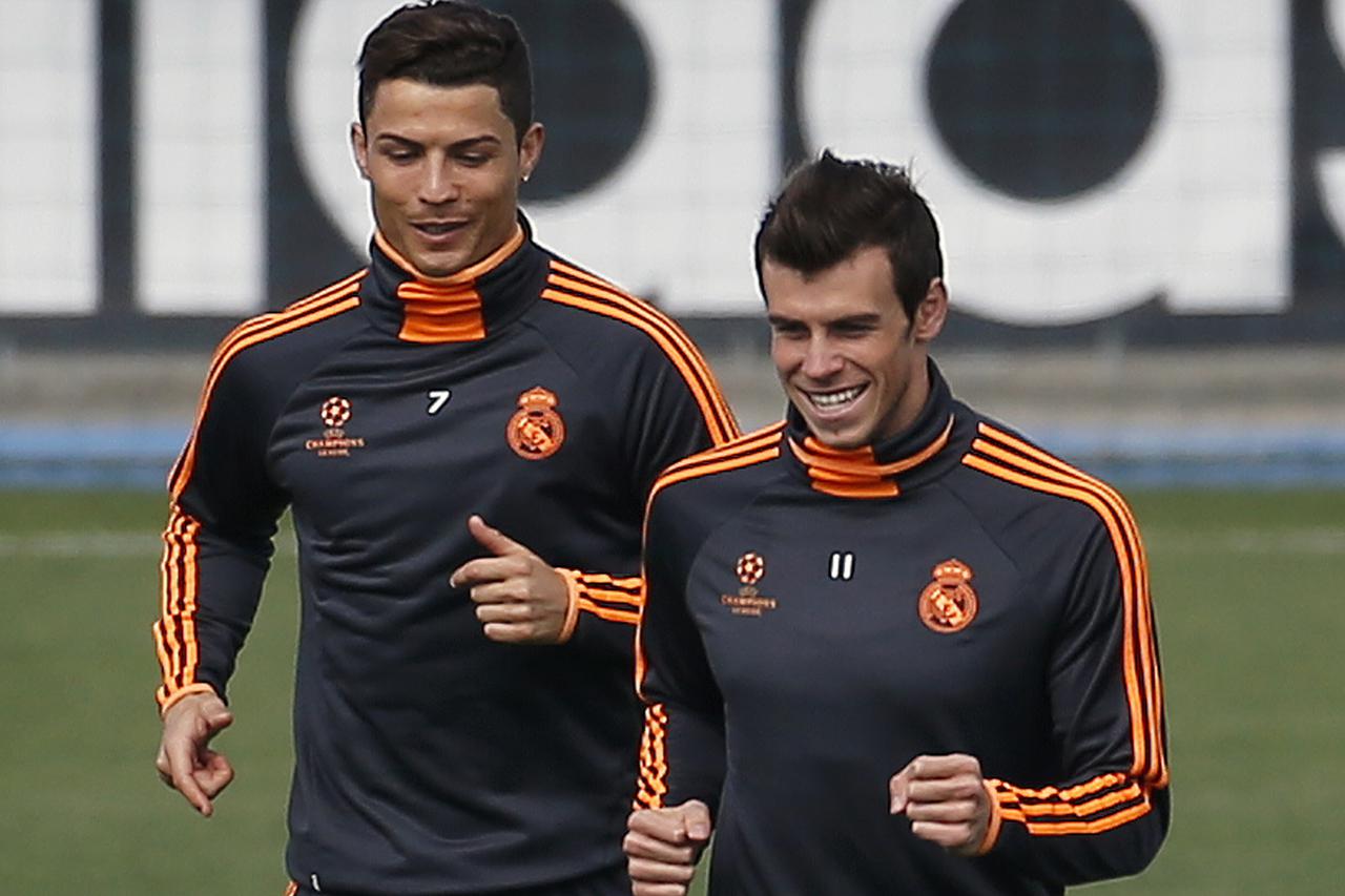 Real Madrid players Cristiano Ronaldo (L) and Gareth Bale run during a training session at Real Madrid's Valdebebas training grounds outside Madrid April 22, 2014. Real Madrid will play Bayern Munich in their Champion's League semi-final first leg soccer 