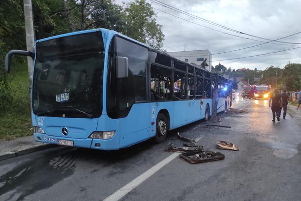 VIDEO Zapalio se ZET-ov autobus u Gračanima, 10 putnika istrčalo van -  Večernji.hr