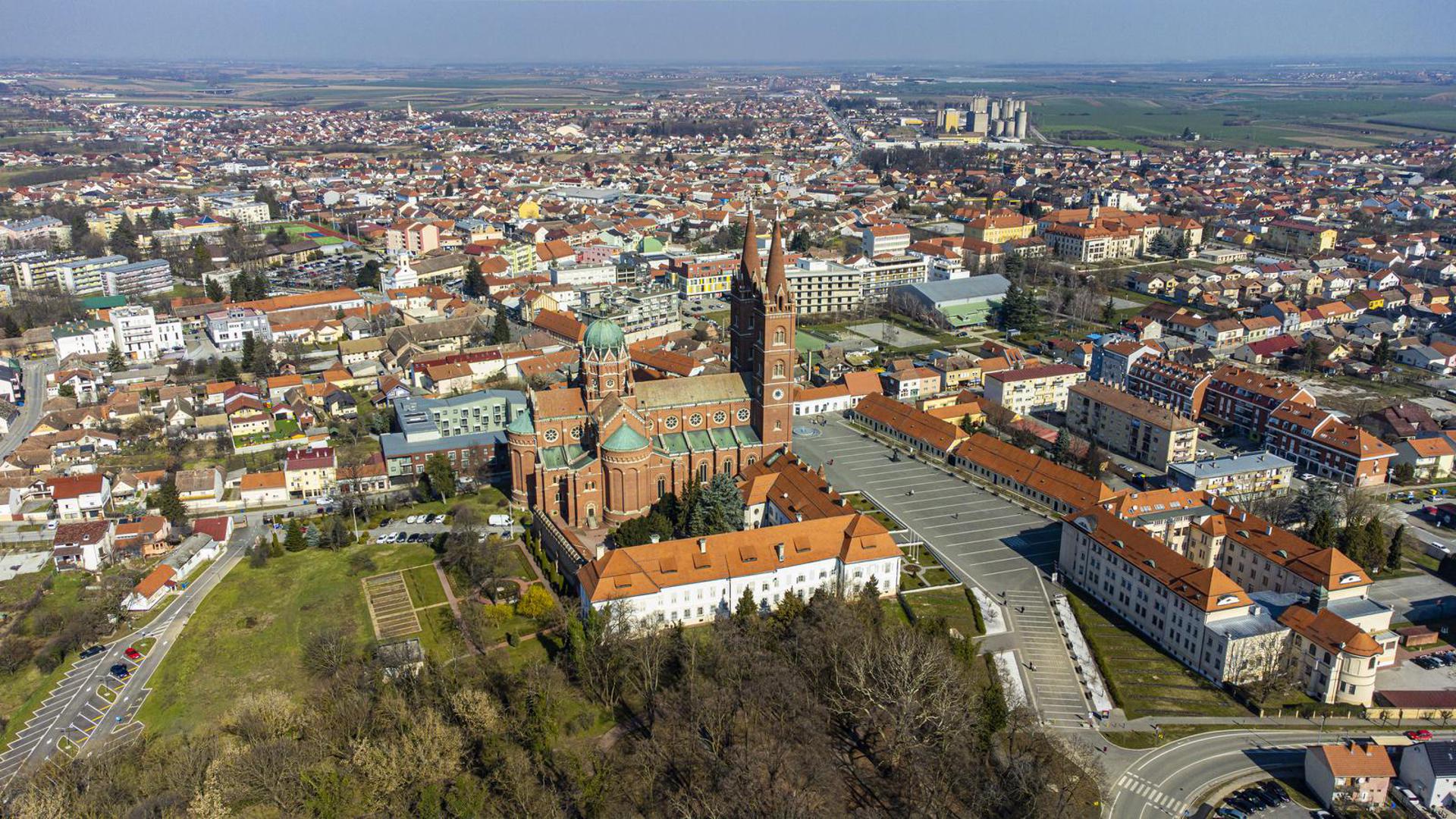 Student this - Đakovo