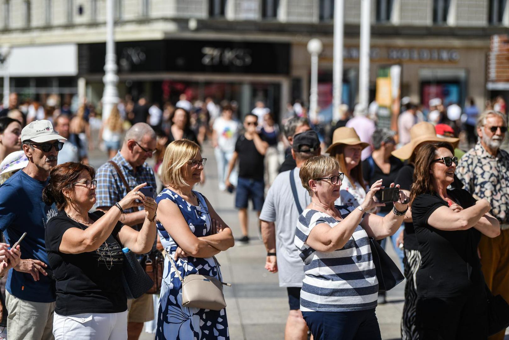 Jutarnji plac, kavica i šetnja obavljaju se uz ugodnih 20-30 celzijevih stupnjeva. 