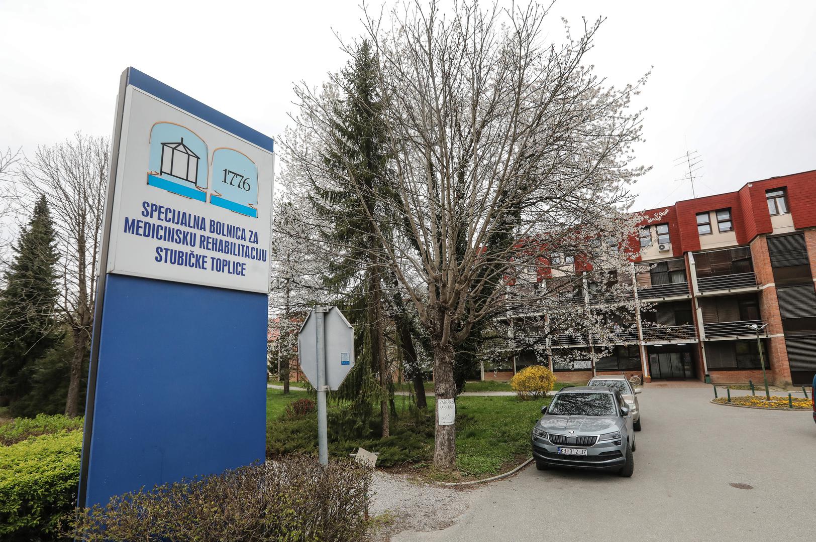 30. 3. 2020., Stubičke Toplice  – U parku pokraj Specijalne bolnice za medicinsku rehabilitaciju, točnije u perivoju bolnice poslije velikog potresa koji je prije tjedan dana pogodio Zagreb i okolicu, u zemlji se otvorila rupa s promjerom od nekoliko metara. Policijski službenici ogradili su mjesto. 
Photo: Robert Anic/PIXSELL