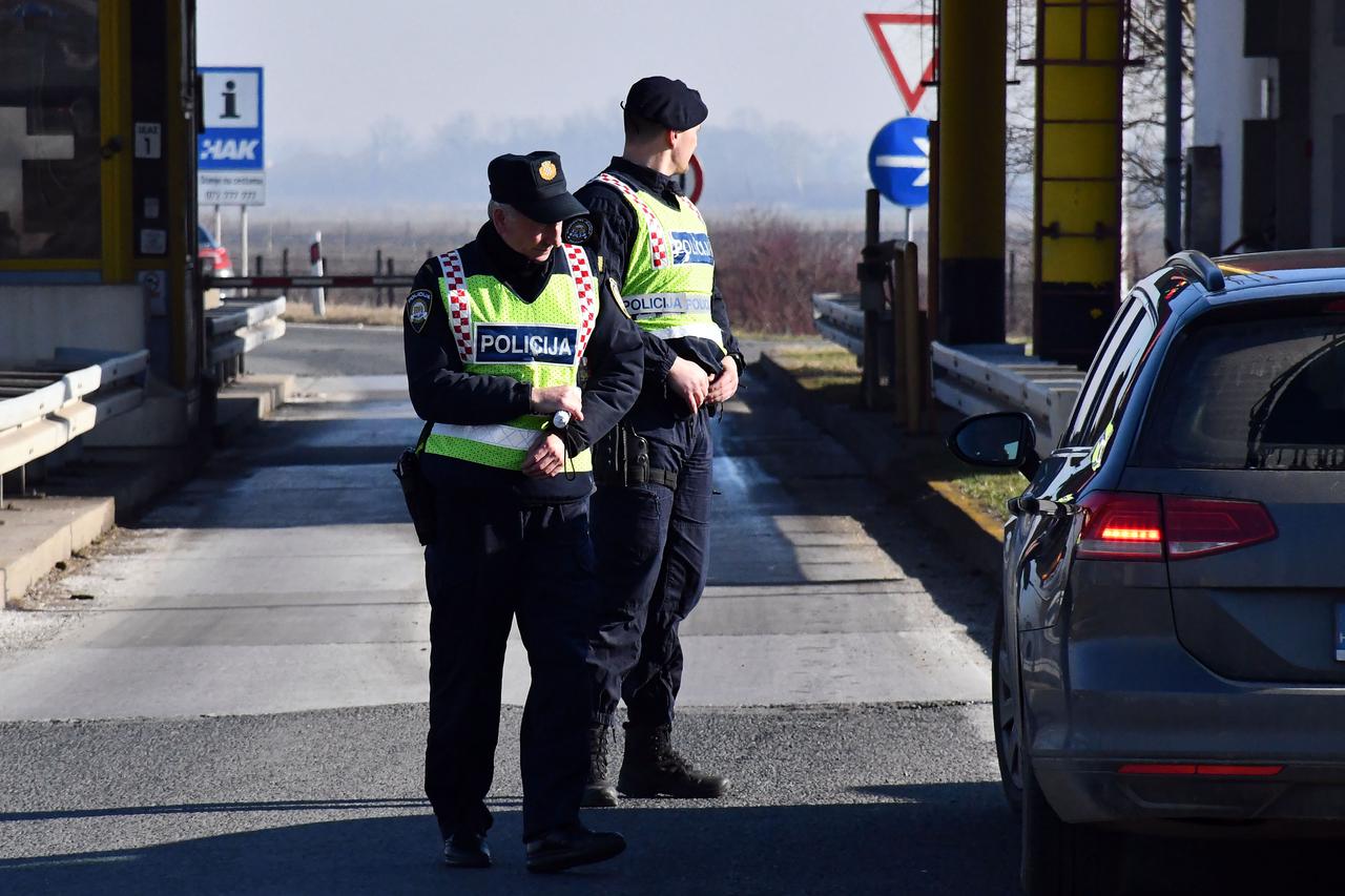 Slavonski Brod: Zbog ilegalnih migranata policija na brojnim punktovima uz prometnice provodi pojačani nadzor