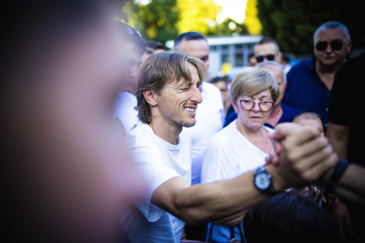 Luka Modrić stigao u Mostar na premijeru dokumentarnog filma "HŠK Zrinjski - Priča o ponosu"