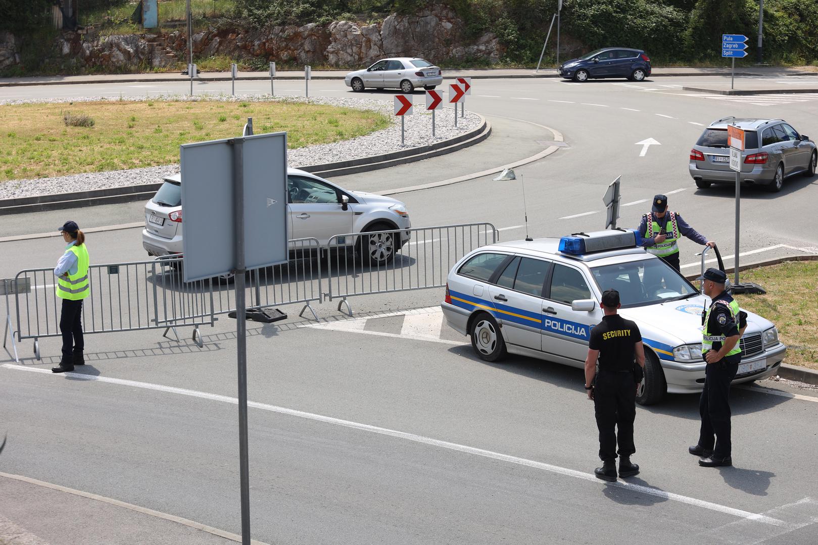 24.5.2023.., Rijeka - Od 12.00 sati do ponoci, prometnica od rotora Rujevica do cvora Hosti bit ce zatvorena za prometovanje svih vozila u oba smjera osim za interventna vozila i vozila sa dozvolama. Prometnica se zatvara temeljem zahtjeva HNS-a i s obzirom na proglasenje nogometne utakmice Hajduk-Sibenik utakmicom visokog rizika od strane MUP-a.
 Photo: Nel Pavletic/PIXSELL