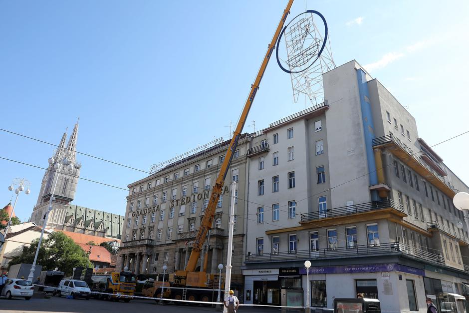 Zagreb: Reklama Plive nakon dugo godina uklonjena s glavnog gradskog Trga