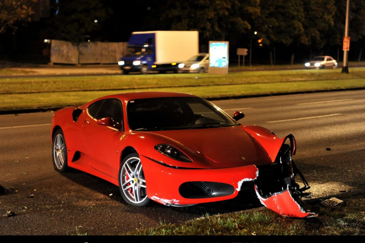 '06.09.2010., Zagreb - Na Horvacanskoj ulici Ferrari je izletio sa ceste te udario u drvo.  Photo: Marko Lukunic/PIXSELL'