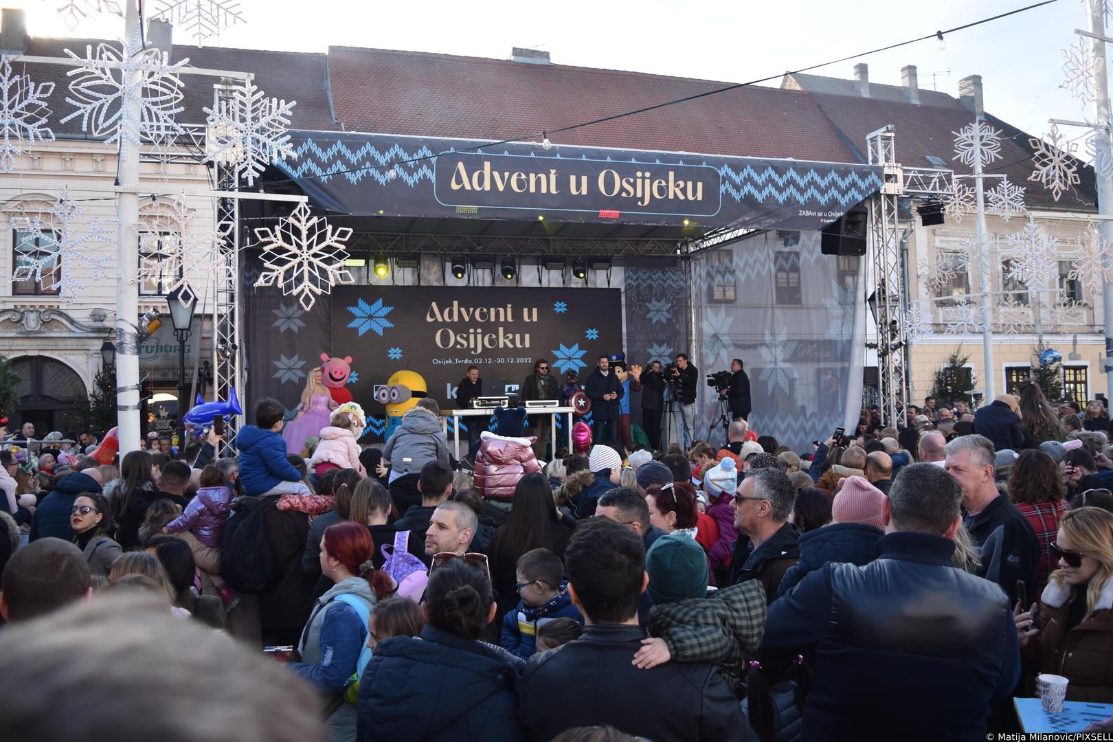 31.12.2022. Osijek - Docke  djecje Novu godine Photo: Matija Milanovic/PIXSELL