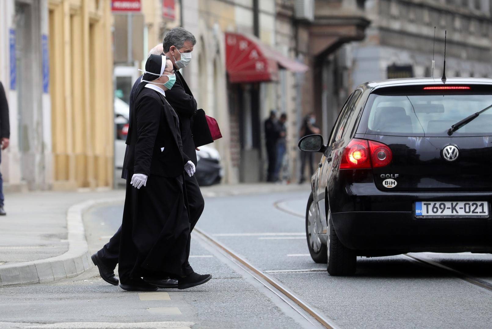 16.05.2020., Sarajevo, Bosna i Hercegovina - Dolazak vjernika u katedralu Srca Isusa na misu za Bleiburg. Misa je pocela u 12:15. Photo: Armin Durgut/PIXSELL