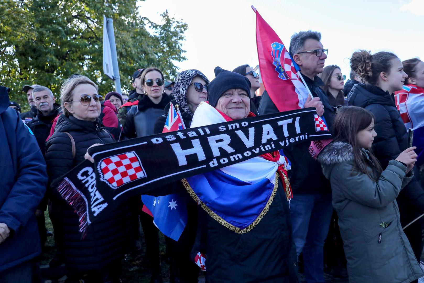 18.11.2023. Vukovar - Pod geslom "Vukovar - moj izbor i u dobru i u zlu" u Vukovaru se obiljezava 32. godisnjica vukovarske tragedije i stradanja u Domovinskom ratu. Kolona sjecanja koju predvode hrvatski branitelji Vukovara zajedno s clanovima obitelji poginulih, nestalih, ubijenih, nasilno odvedenih i umrlih hrvatskih branitelja Vukovara na celu s pripadnicima Hrvatskih obrambenih snaga koji su branili Vukovar.  Photo: Emica Elvedji/PIXSELL