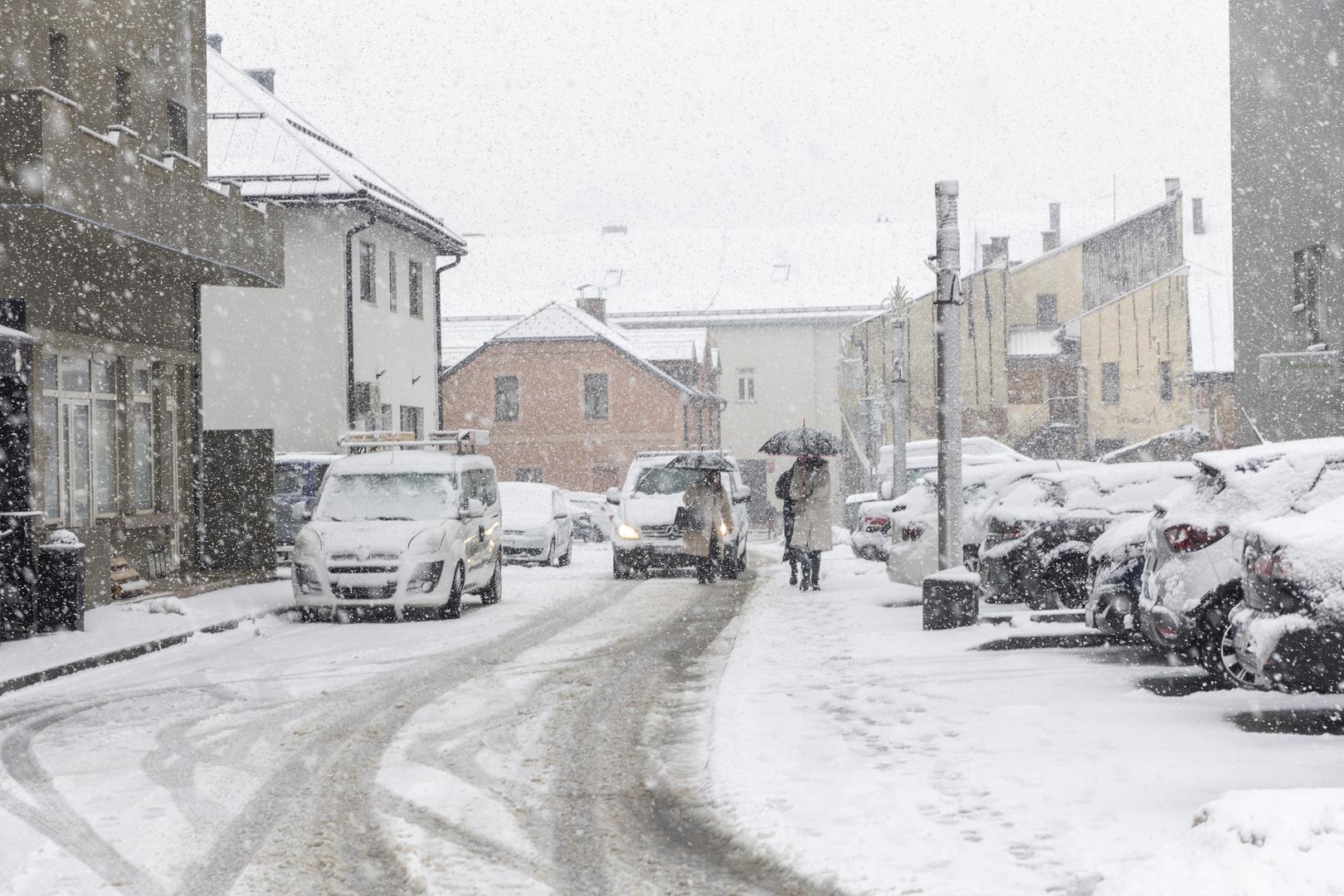 Na visokim planinama, poput Zavižana, visina snijega dosegnula je 60 cm, dok se u Delnicama snijeg drži na 15 cm, a na Pargu-Čabru 10 cm. Na području NP Plitvička jezera visina snijega iznosi 12 cm.