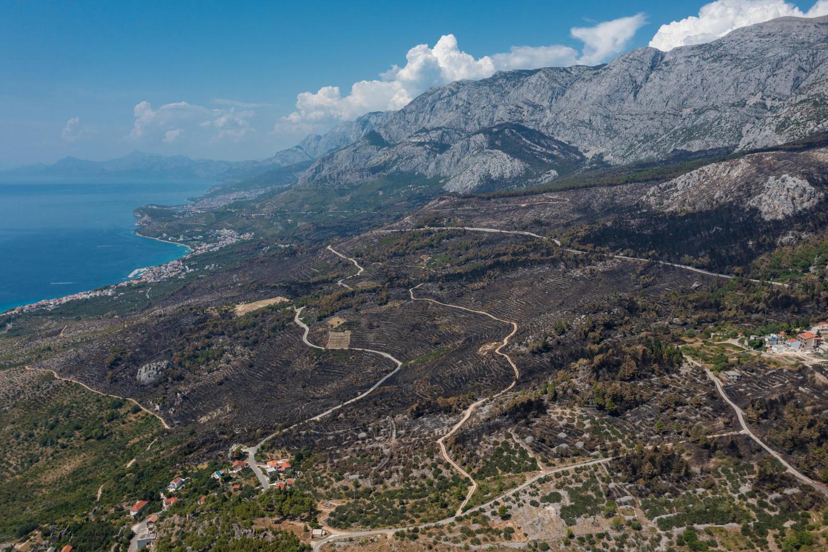 03.08.2024. Gornje Tucepi
Fotografije iz zraka opožarenog podrucja od Tucepi do Gornje Podgore i Parka prirode Biokovo. Photo: Matko Begovic/PIXSELL