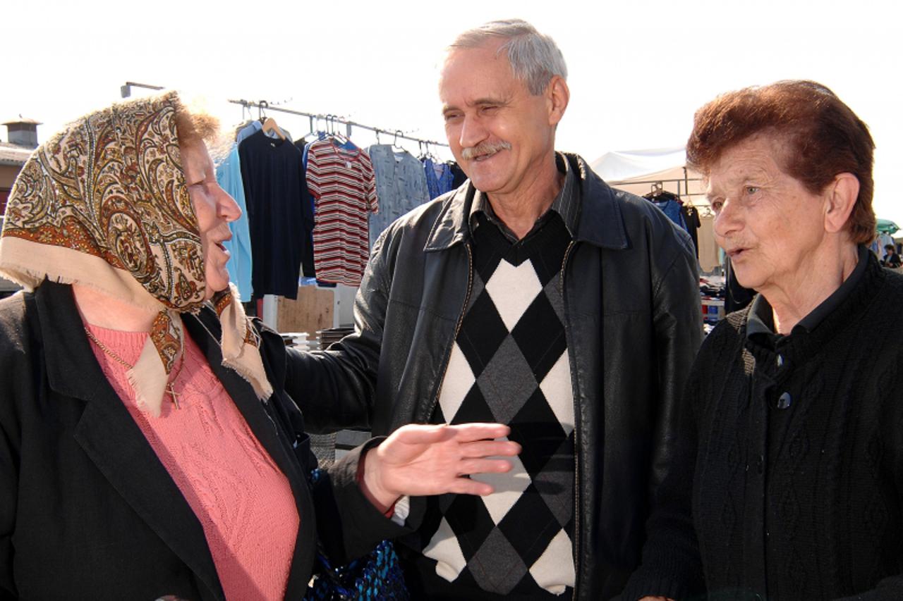 '20.04.2010., Domasinec- Dragutin Lisjak (u sredini) nacelnik opcine Domasinec, a ujedno i nacelnik s najduzim nacelnickim stazom u Medjimurju. Photo: Vjeran Zganec-Rogulja/PIXSELL'