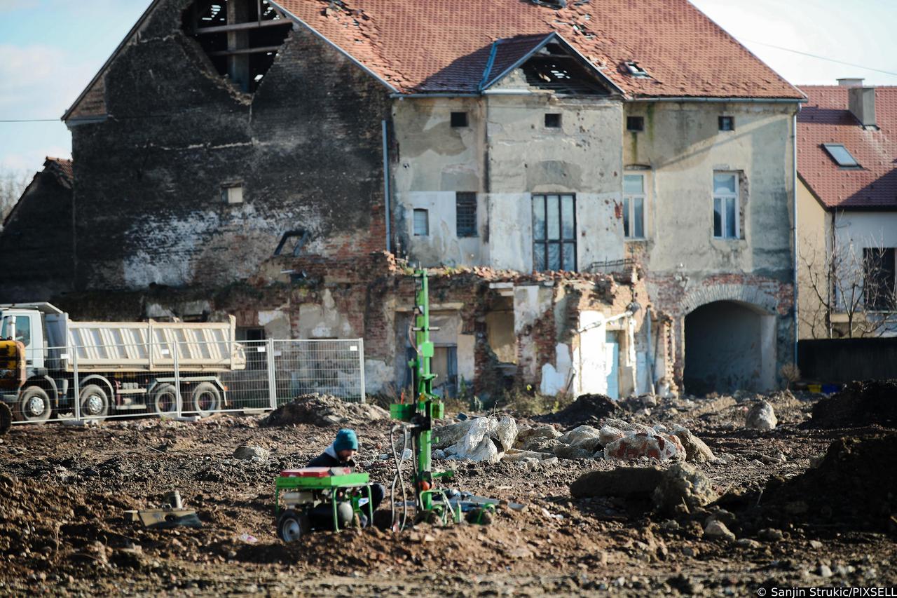 Bliži se godinu dana kako je Petrinju i okolna sela pogodio snažan potres