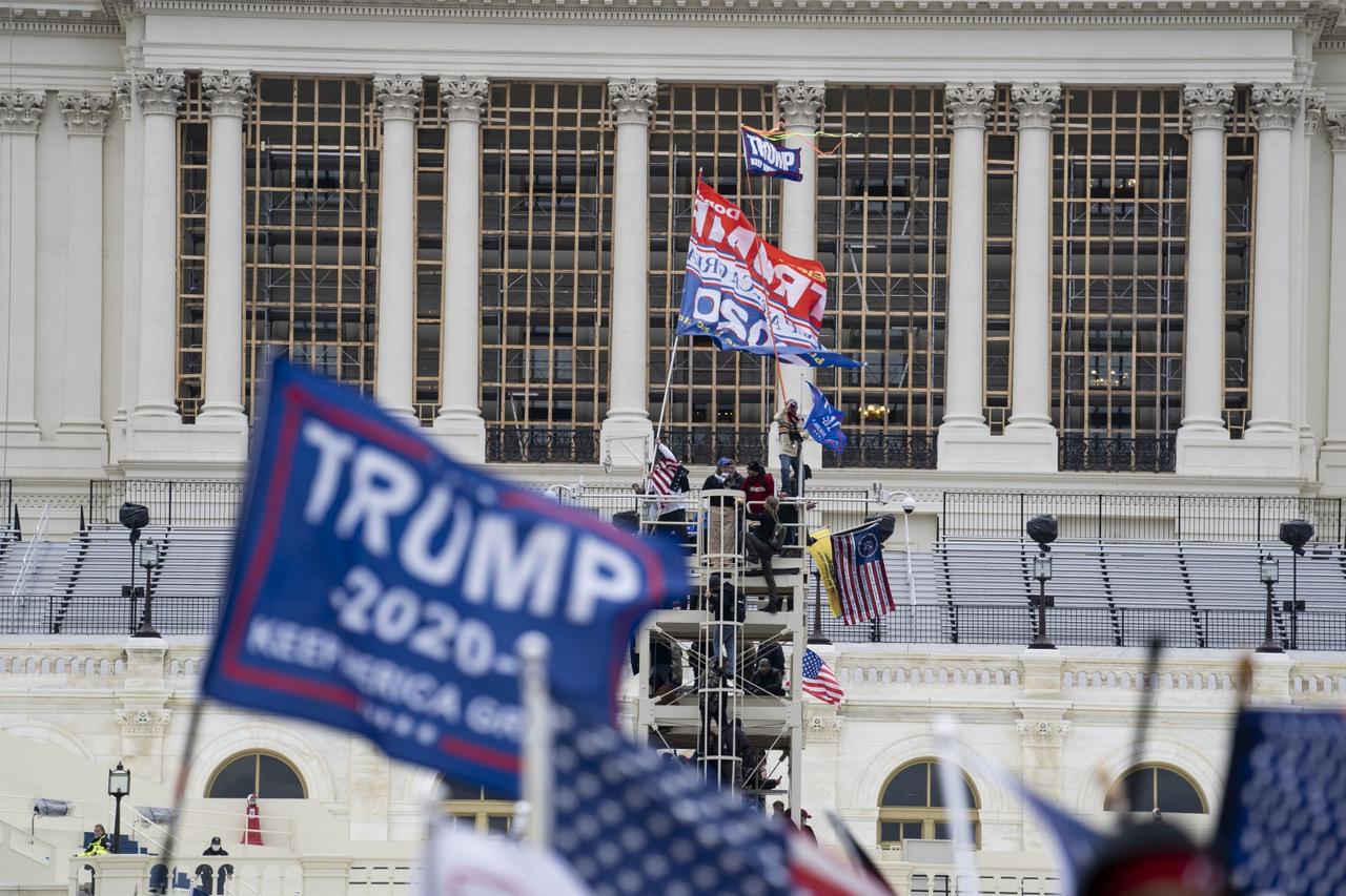 Xinhua Headlines: Chaotic, violent breach of Capitol epitomizes deep divide in U.S.