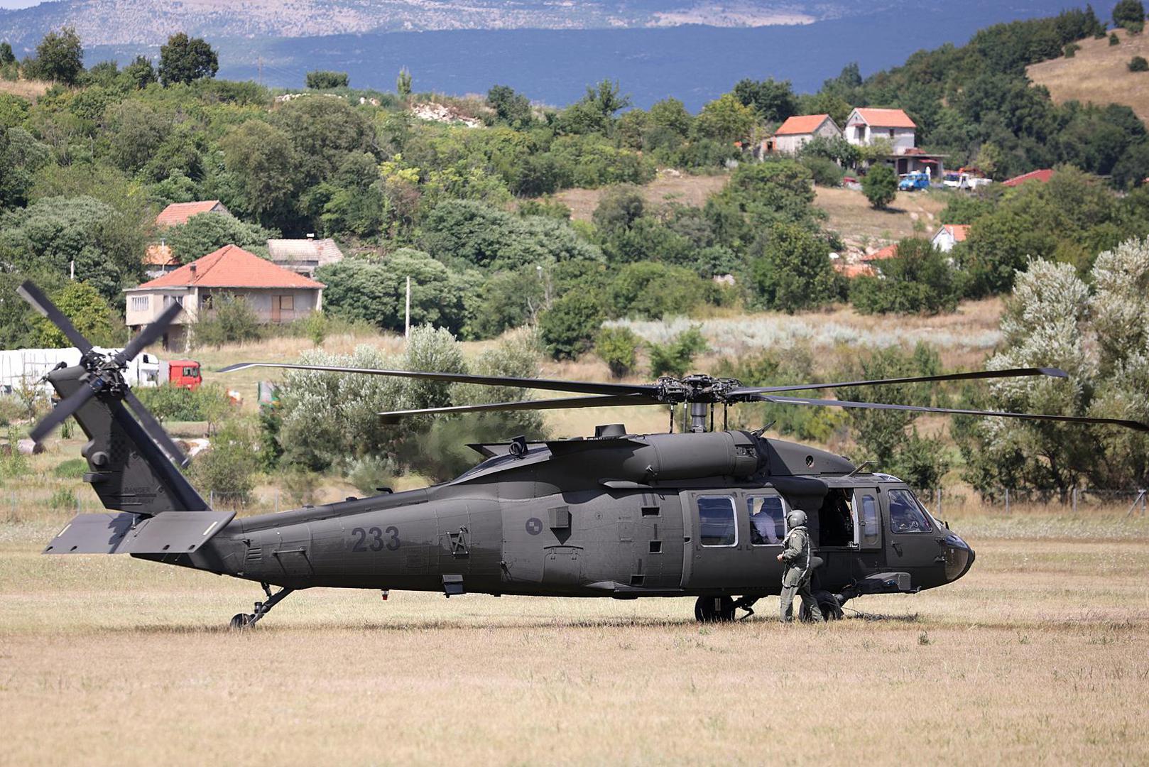 04.08.2024., Sinj - Predsjednica Kosova Vjosa Osmani i savjetnik predsjednika Republike Hrvatske za vanjsku i europsku politiku Neven Pelicaric sletili su u zracnu luku helikopterom Black Hawk. Photo: Zvonimir Barisin/PIXSELL