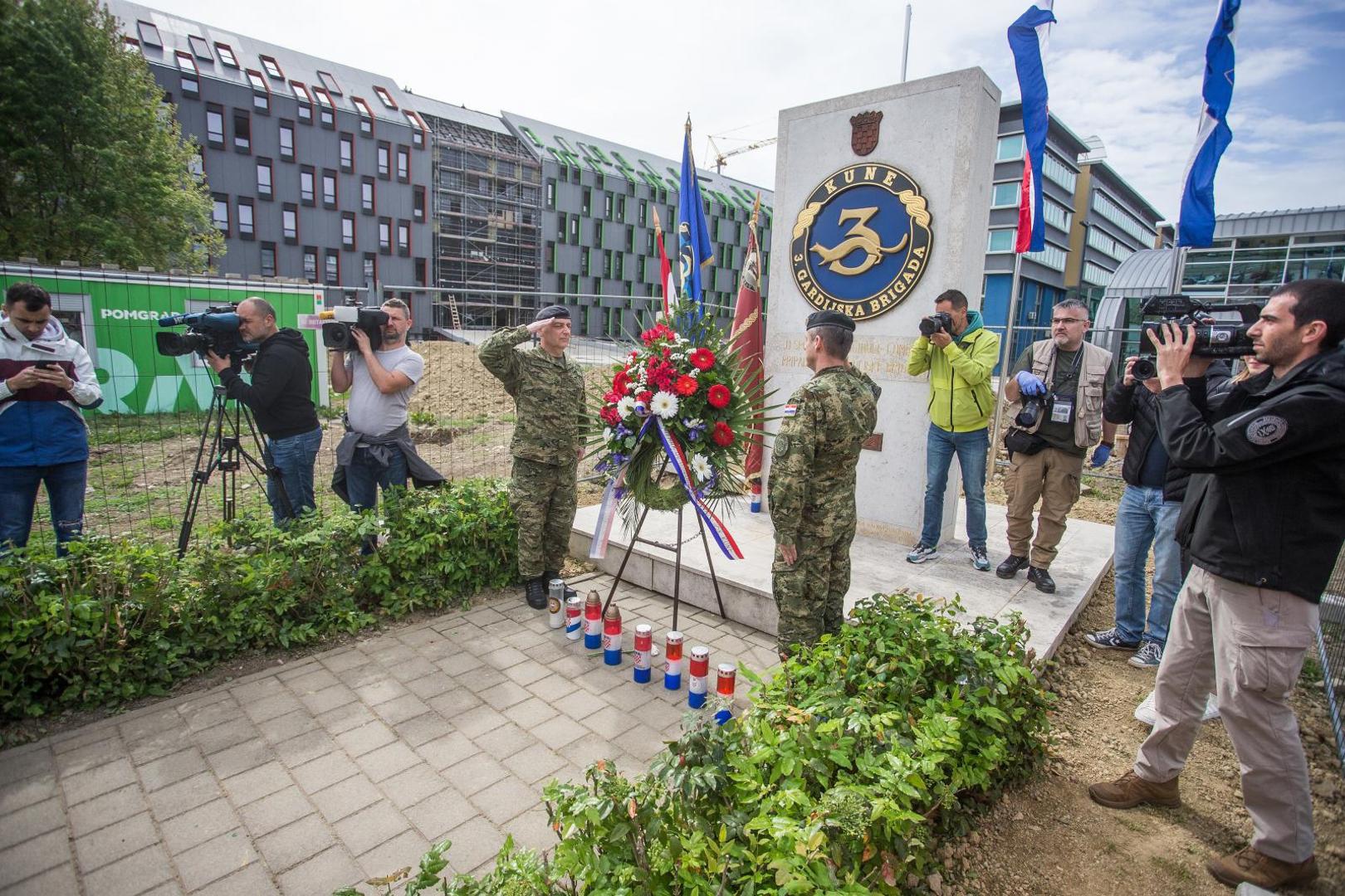 29.04.2020., Osijek - Svecano obiljezavanje 29. obljetnice osnutka 3. gardijske brigade Kune i Tenkovske bojne Kune Gardijske oklopno-mehanizirane brigade Hrvatske kopnene vojske te polaganje vijenaca i paljenje svijeca na spomenik poginulim pripadnicima. Photo: Davor Javorovic/PIXSELL