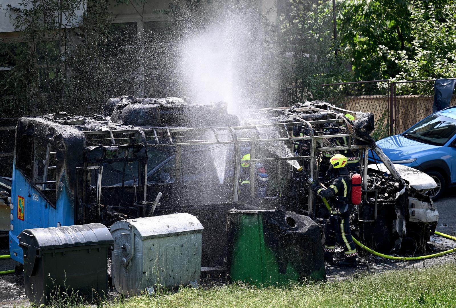 19.06.2023., Zagreb - U Hercegovackoj ulici planuo autobus ZET-a. ostecena okolna vozila i kontejneri. Photo: Davor Puklavec/PIXSELL