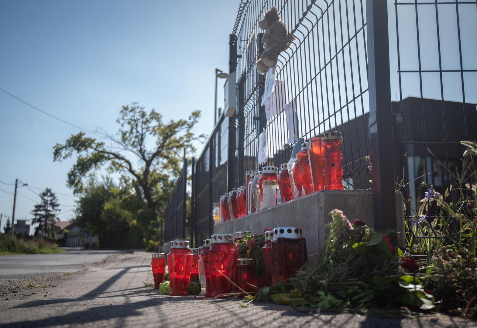 10.09.2023., Zagreb - Gradjani ostavljaju lampione na mjestu gdje je u petak kamion pregazio djevojcicu na Zitnjaku. Photo: Neva Zganec/PIXSELL