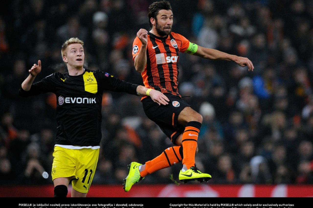 'Dortmund\'s Marco Reus (L) and Darijo Srna of Shakhtar Donetsk vie for the ball during the UEFA Champions League round of 16 first leg soccer match between Shakhtar Donetsk and Borussia Dortmund at D