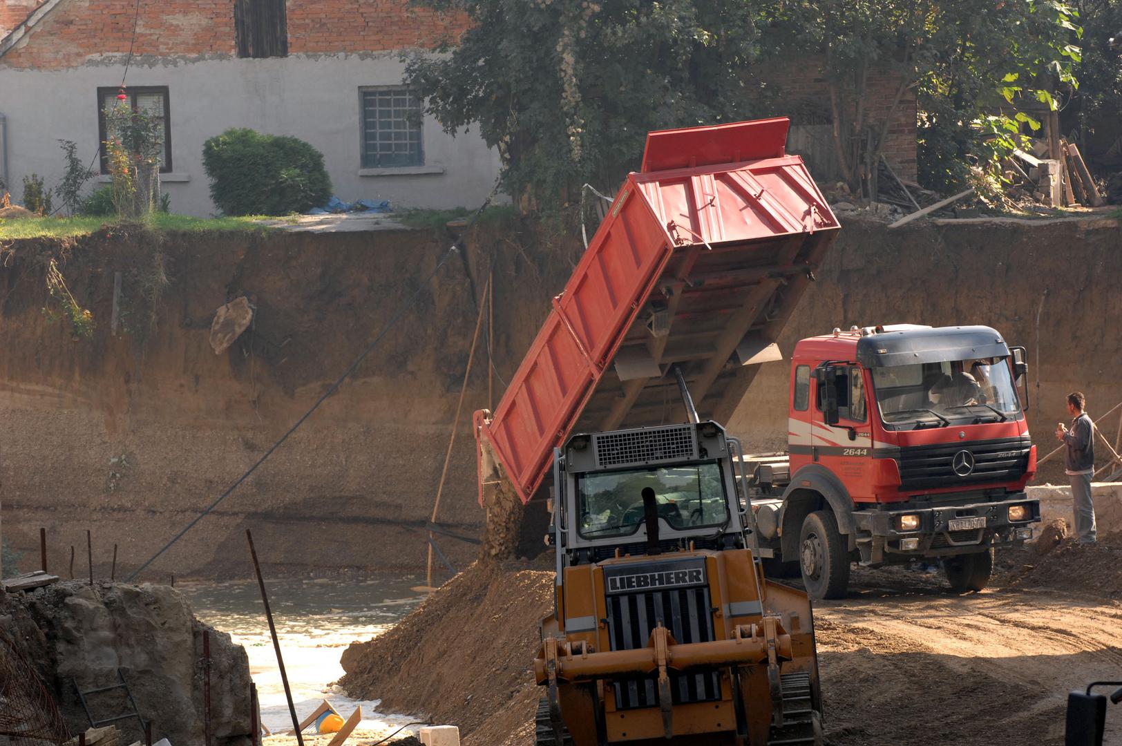 23.09.2007.,Zagreb,Kupska ulica - Dio ulice urusio se zbog izvodjenja gradjevinskih radova na izgradnji poslovne zgrade Hrvatske elektroprivrede (HEP) s podzemnom garazom i trafostanicom. r"nPhoto: Davor Visnjic/PIXSELL