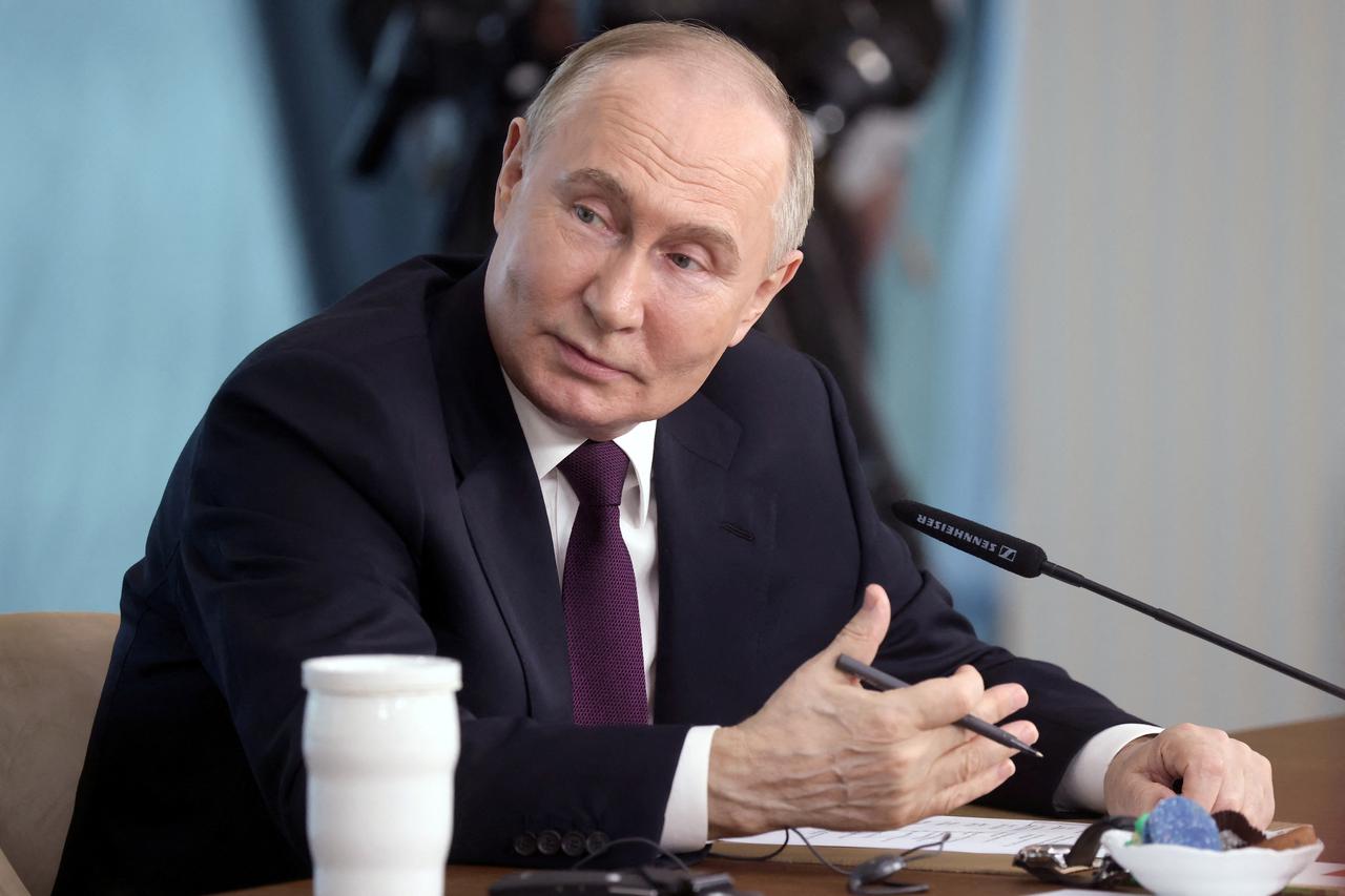 Russian President Putin meets international news agency editors in St Petersburg