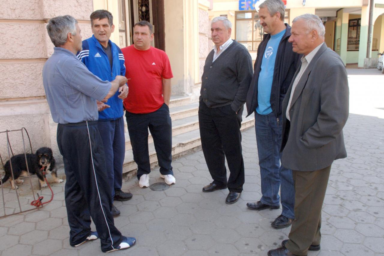 'Pozega-13.05.2011. Bivsi radnici Kamena ingrada cije ce kuce iduci tjedan  biti prodane  zbog ovrhe suda. Photo: Dusko Mirkovic/PIXSELL'