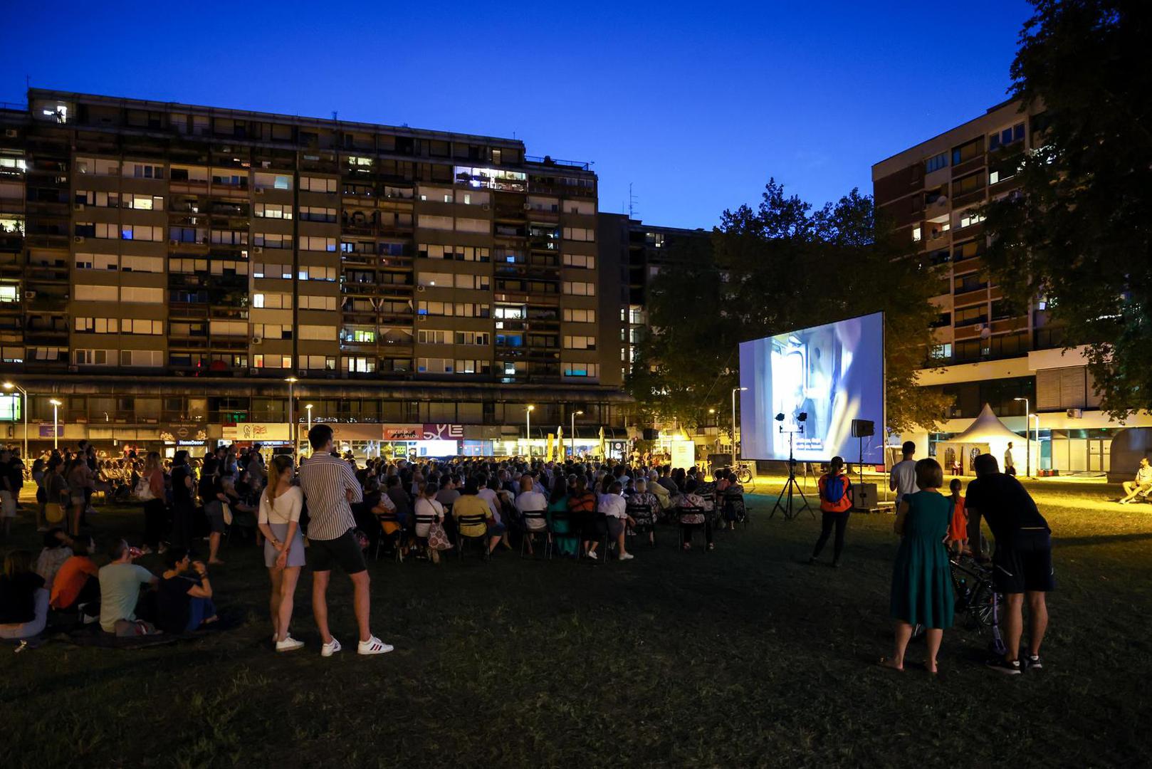 U sklopu projekta Kvartovi kulture u novozagrebačkom naselju Siget sinoć je organizirano kino pod zvijezdama uz projekciju hrvatskog filma nagrađenog ovogodišnjom Zlatnom palom u Cannesu.