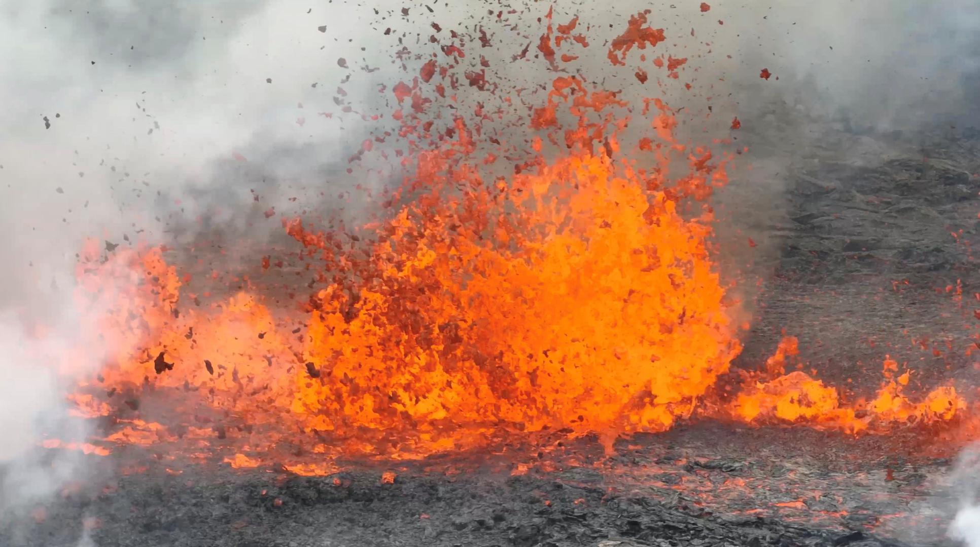 Lava spurts after the eruption of a volcano, on the Reykjanes peninsula, near the capital Reykjavik, in southwest Iceland, July 10, 2023, in this still image from video obtained from social media. Juergen Merz - Glacier Photo Artist/via REUTERS  THIS IMAGE HAS BEEN SUPPLIED BY A THIRD PARTY. MANDATORY CREDIT. NO RESALES. NO ARCHIVES. Photo: JUERGEN MERZ - GLACIER PHOTO ART/REUTERS