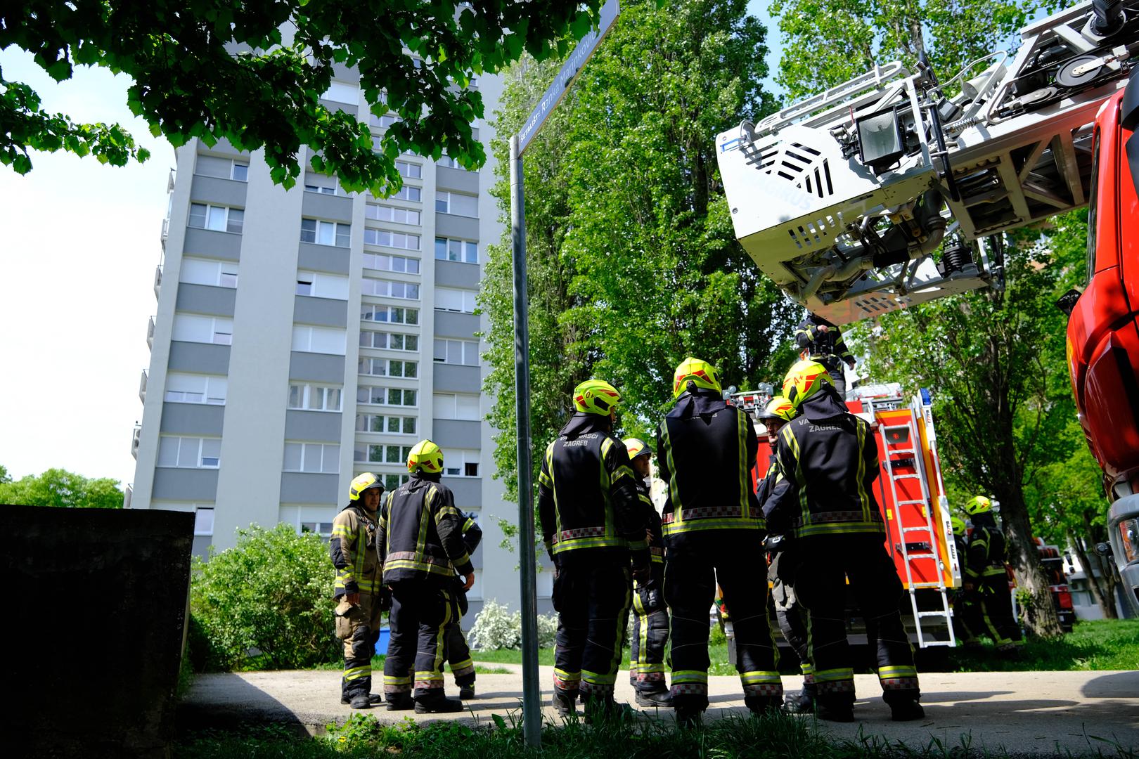 01.05.2022., Zagreb - U nedjelju ujutro izbio je pozar na 14. katu nebodera na Zitnjaku. Brzom reakcijom gradana i vatrogasaca pozar je ugasen. Photo: Slaven Branislav Babic/PIXSELL