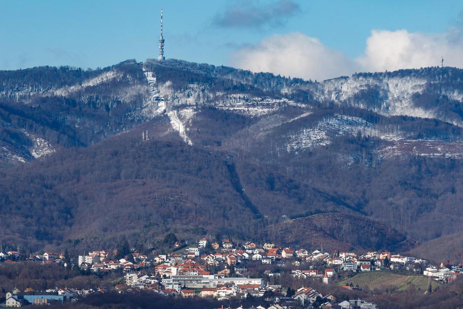 Zagreb: Jutros je Sljeme osvanulo pokriveno snježnim pokrivačem