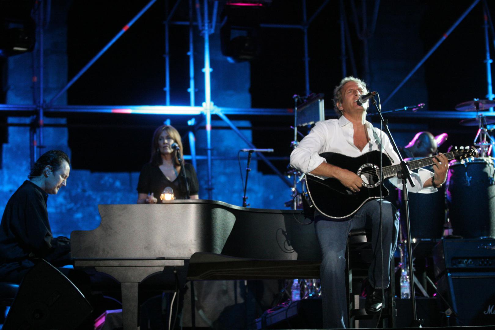 12.07.2009., Pula - Michael Bolton odrzao je koncert u pulskoj Areni i maestralno odradio svoj dio posla. Unatoc kasnjenju od 30-ak minuta, te vec nervoznim zvizducima 3000 gledatelja, svoju je caroliju zapoceo iskusanom taktikom i pulsku publiku najprije pocastio redom starih klasika. rPhoto: Sasa Miljevic/24sata 