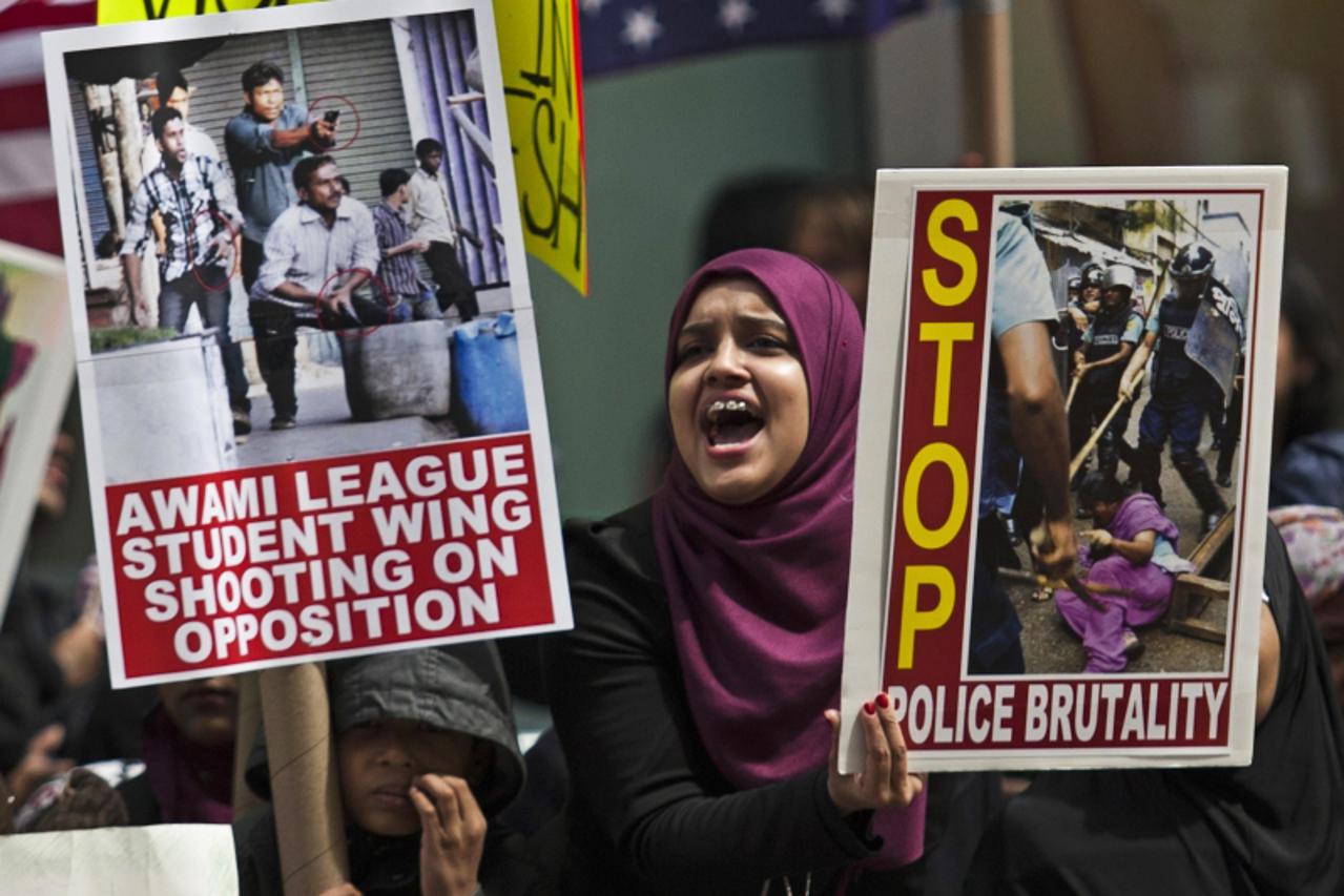 'An American Muslim shouts slogans for peace while taking part in a demonstration against the government of Bangladesh during a protest rally in Times Square, New York April 13, 2013. REUTERS/Eduardo 