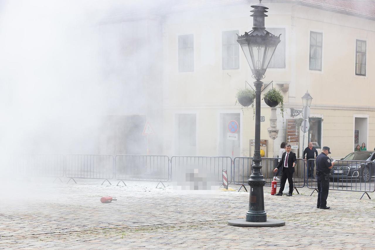 UZNEMIRUJUĆI SADRŽAJ Muškarac se zapalio na Markovom trgu ispred zgrade Vlade 