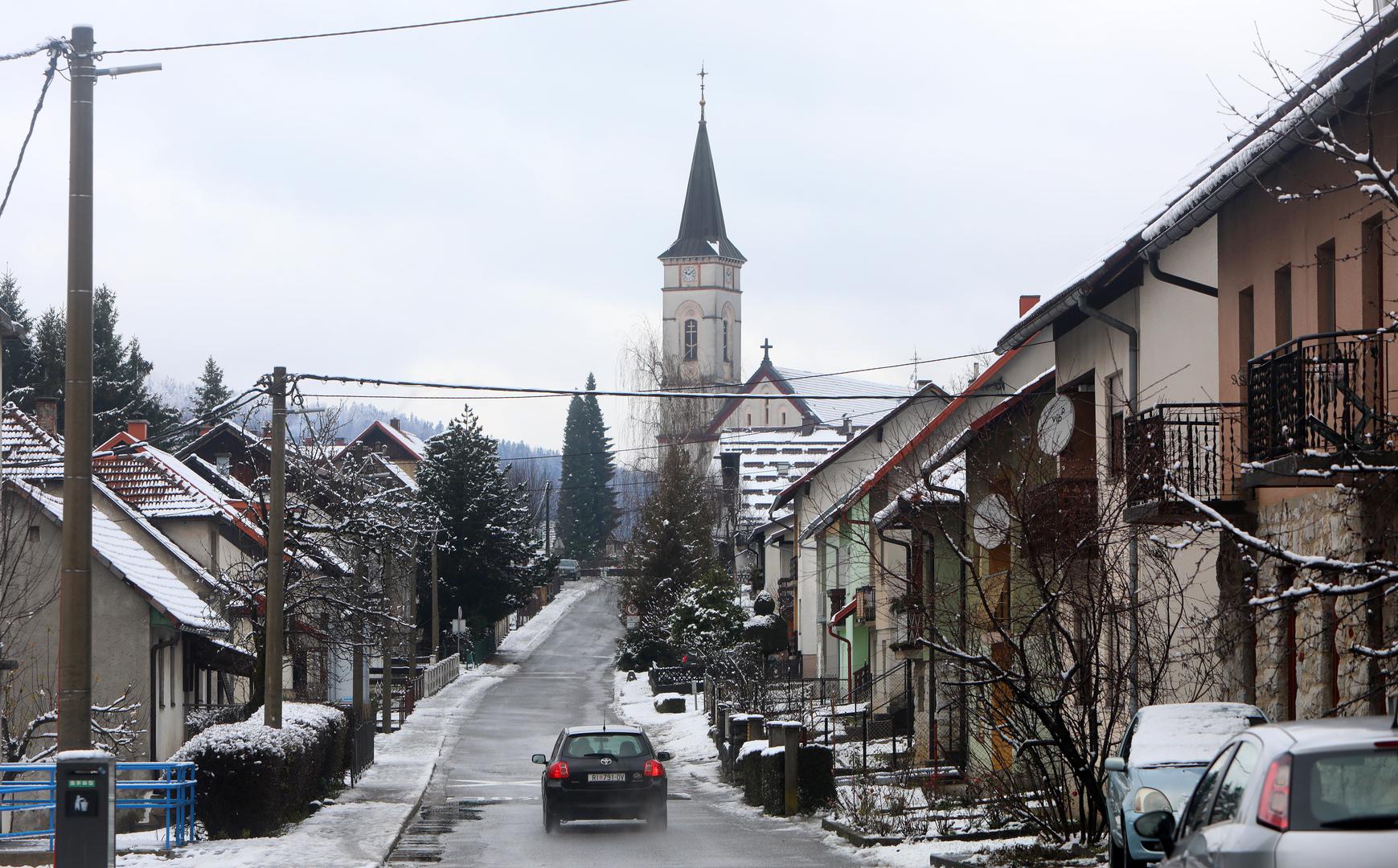 Grad je smješten u planinskom području te nudi brojne mogućnosti za planinarenje i aktivnosti na otvorenom.