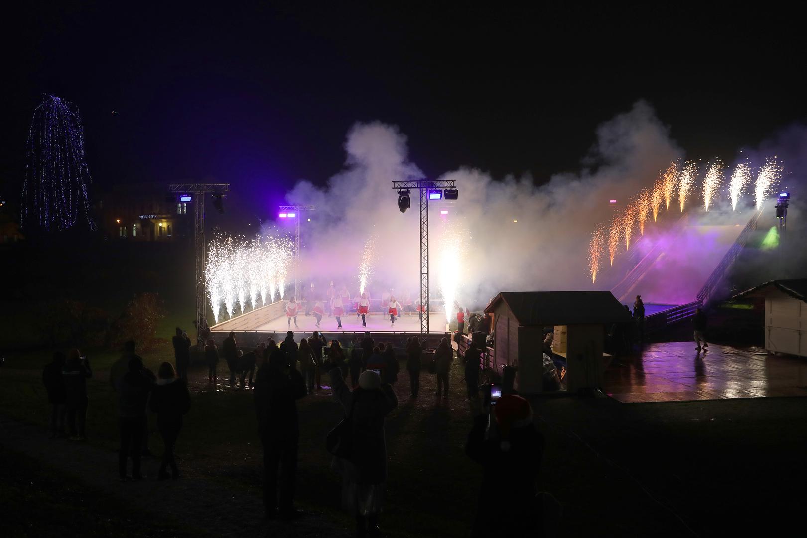 16.12.2022., Karlovac - Svecano otvorenje manifestacije Advent u Karlovcu. Osim bogate ugostiteljske i zabavne ponude po prvi puta posjetitelji ce u sklopu Adventa moci uzivati na klizalistu i sanjkalistu. Photo: Kristina Stedul Fabac/PIXSELL