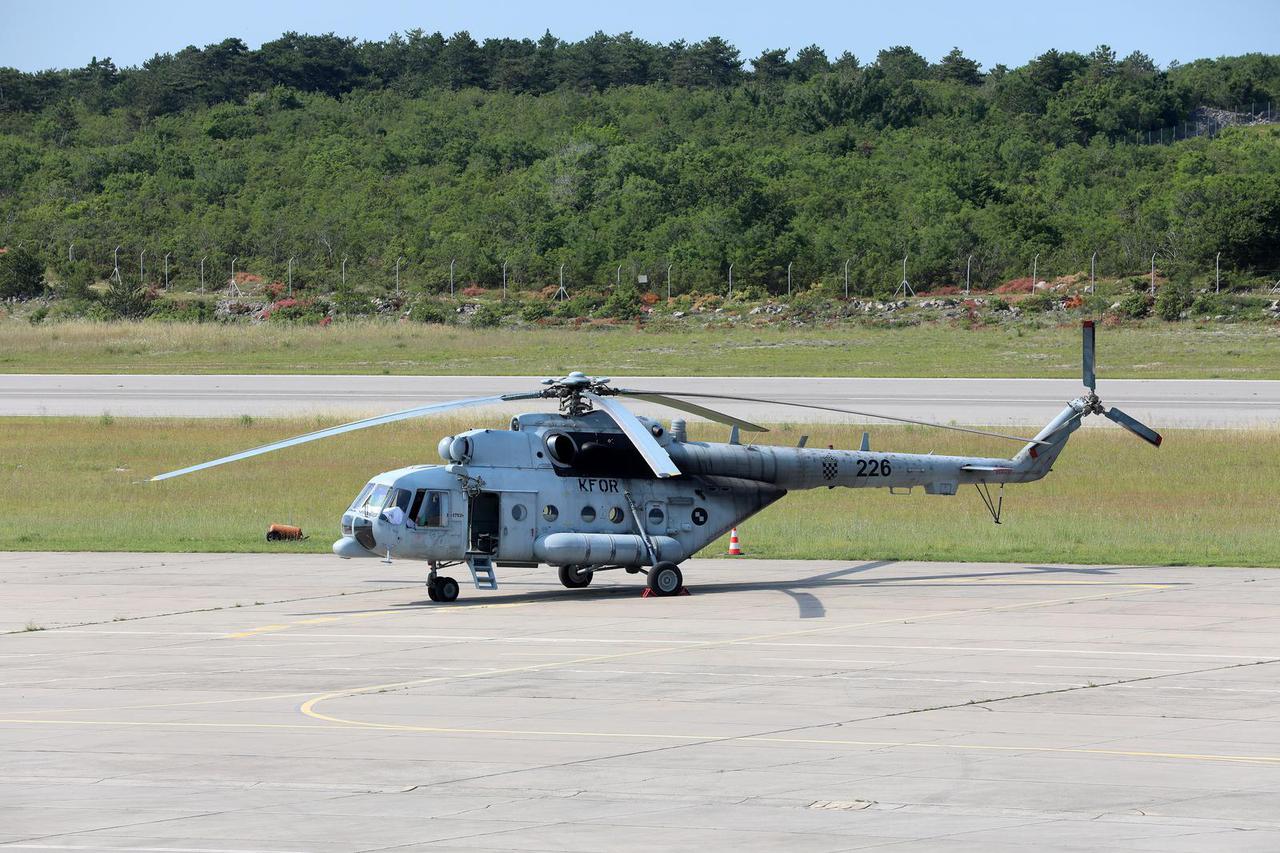 Omišalj: Helikopteri HV-a i Hitne medicinske službe na aerodormu Rijeka