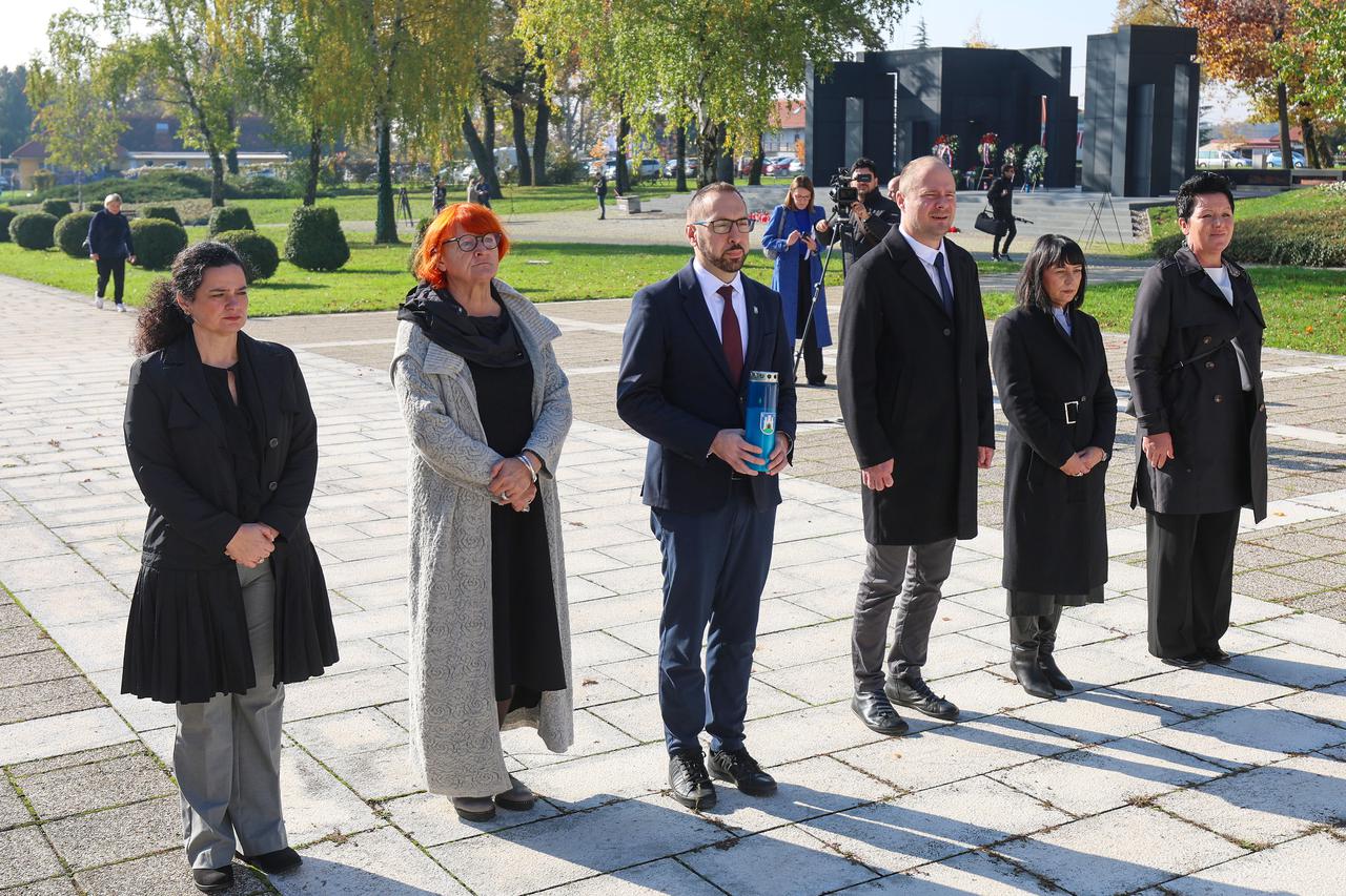 U povodu obilježavanja blagdana Svih svetih izaslanstvo Grada Zagreba položilo je vijence na Mirogoju 